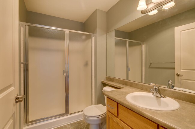 Building Photo - Spacious 2 bedroom Condo in Downtown Redmond