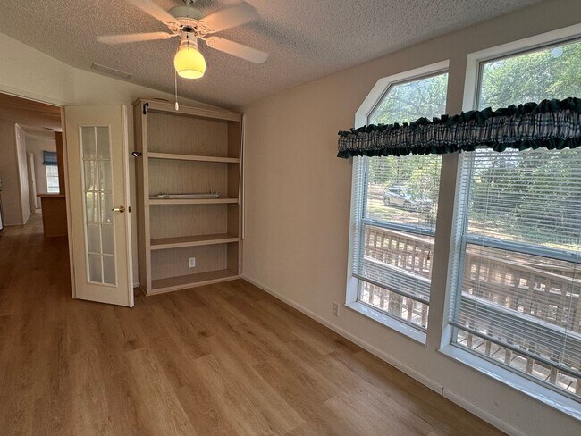 Building Photo - 2 Bedroom / 2 Bath Mobile Home with Office/Flex Space – Suwannee County (16th Street)