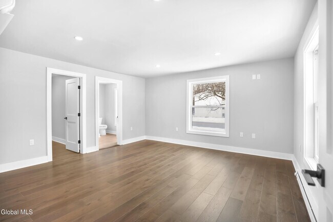 Building Photo - 103 E High St