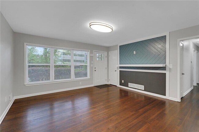 Building Photo - 2710 Dresden Dr