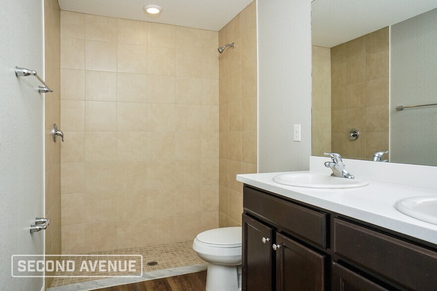 Building Photo - 105 Sherbourne St