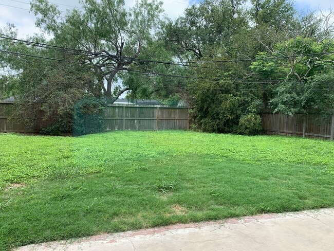 Building Photo - 4009 Bahama Dr