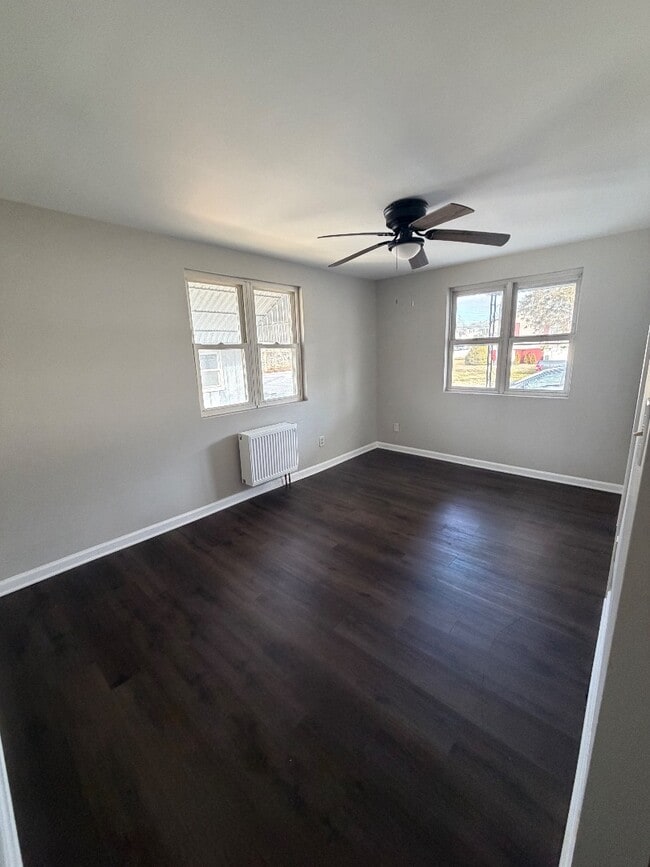 Building Photo - 5 E Green St