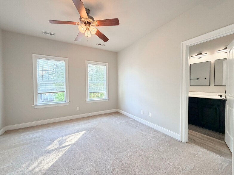 Building Photo - 7754 Acc Blvd