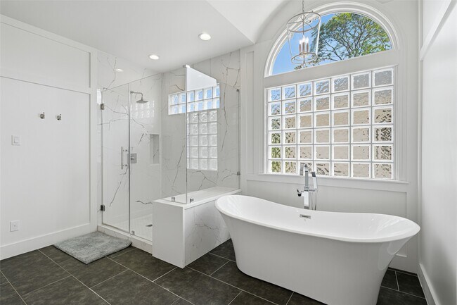 Building Photo - 4923 Palmetto St