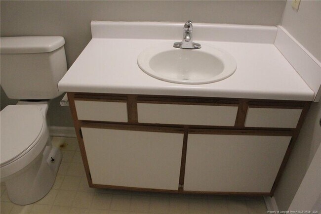 Building Photo - 325 Waterdown Dr