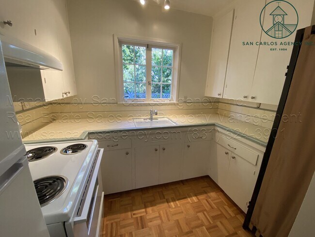 Building Photo - Adorable, Private Cottage in Jack's Peak