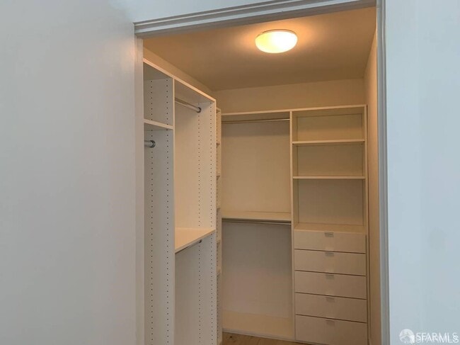 Building Photo - 318 Main St