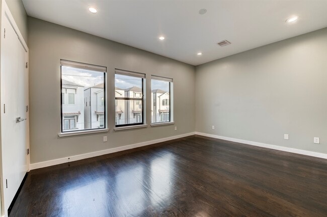 Building Photo - 1211 Thompson St