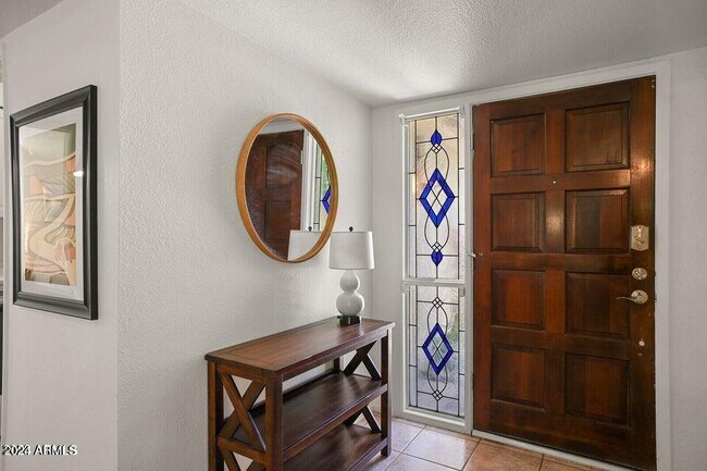 Building Photo - 3915 E Larkspur Dr