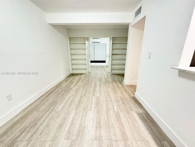 Building Photo - 7435 Byron Ave