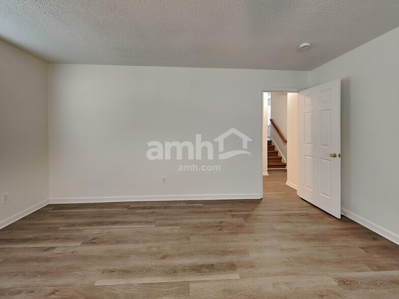Building Photo - 1407 Hyalyn Ct