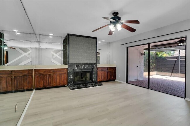 Building Photo - 15217 W Pond Woods Dr