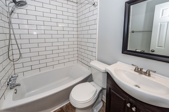 Building Photo - 3 Bedroom 2.5 Bath Condo in Parsonage Poin...