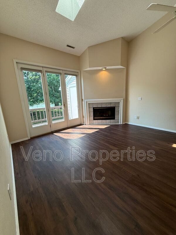 Building Photo - 4808 Foxwood Dr S
