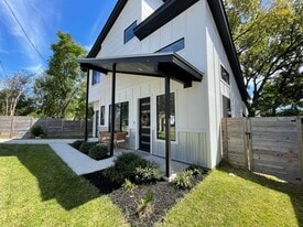 Building Photo - 1804 E 14th St