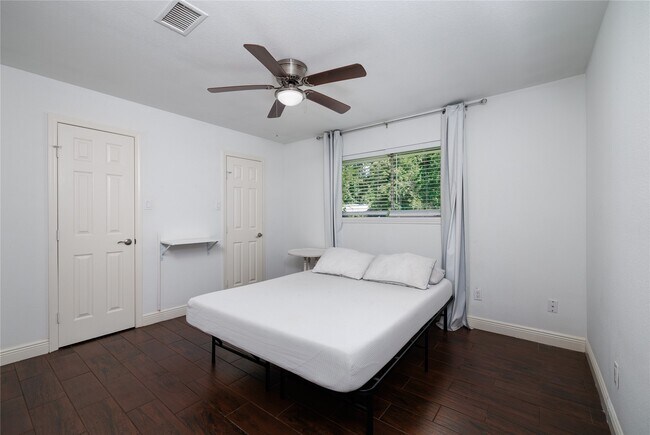 Building Photo - 12826 Hill Dr