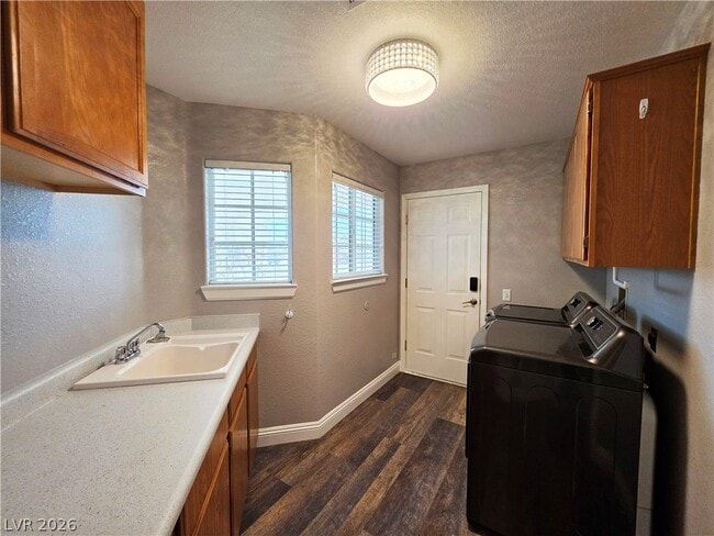 Building Photo - 3630 E Vineyard Dr
