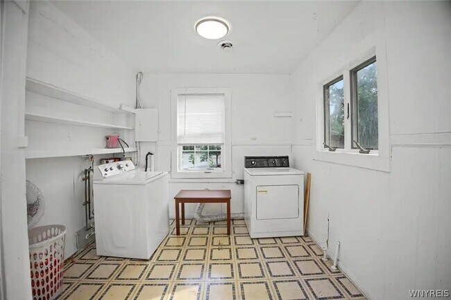 Building Photo - 485 Porter Ave