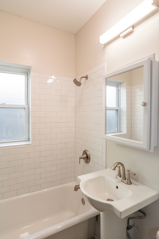 Building Photo - 5746 S Stony Island Ave