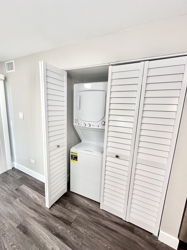 Modern Updated Appliances - Lamar Station