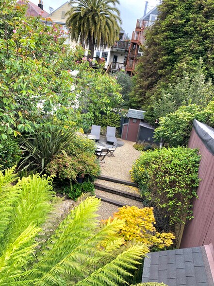 Shared garden - 1528 Fulton Street