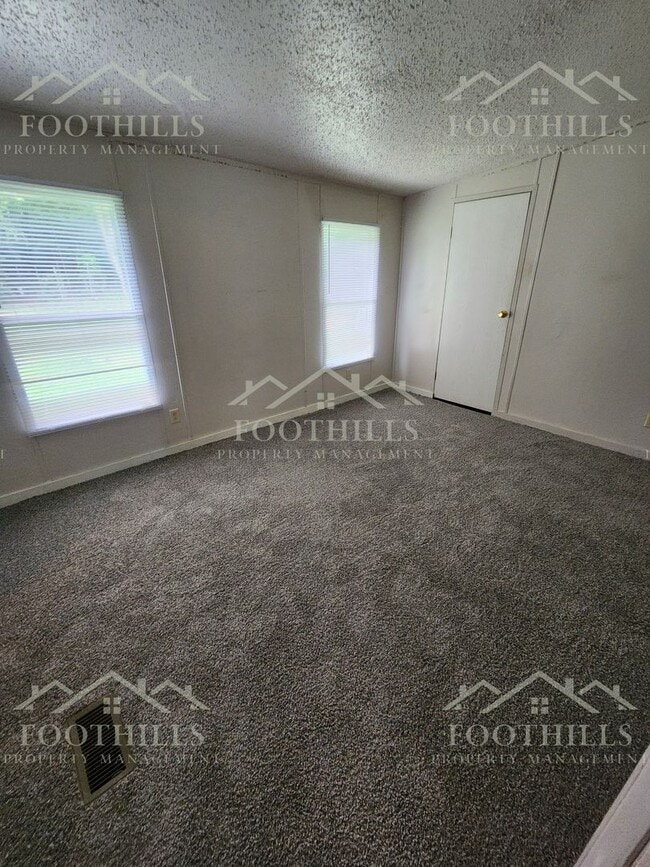 Building Photo - Country Comfort on Half an Acre – 3BR/2BA ...