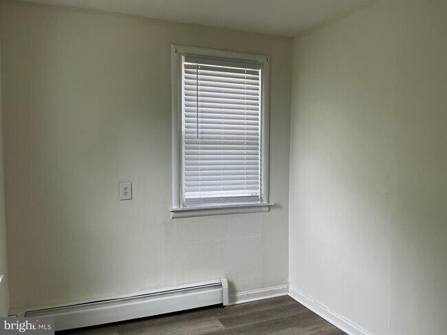 Building Photo - 818 Balsamtree Pl
