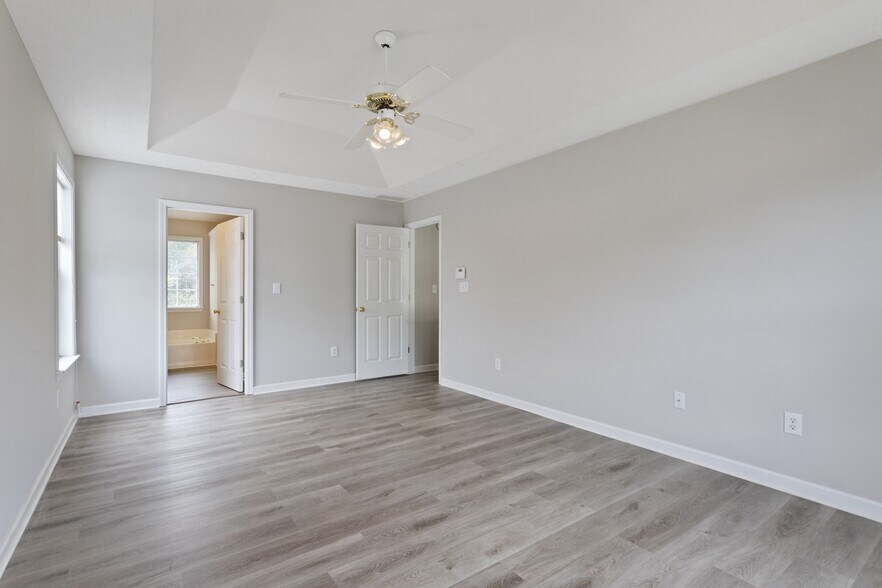 Building Photo - 2325 Winthrope Way Dr