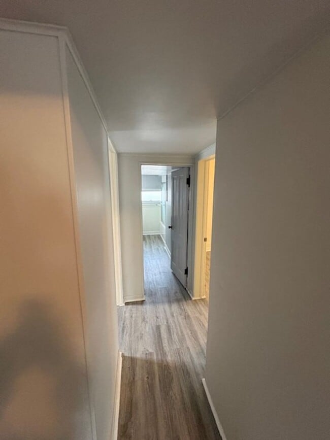 Building Photo - 901 NE Glen Oak Ave