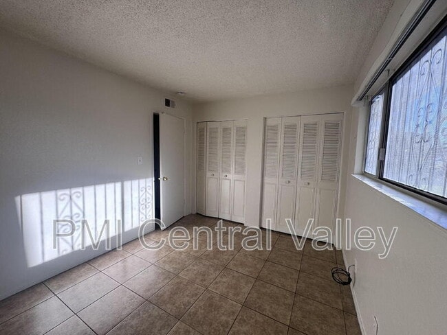 Building Photo - 4479 La Cresta Way