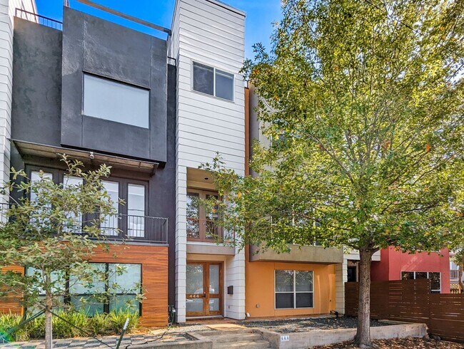 Primary Photo - 444 Oxford St