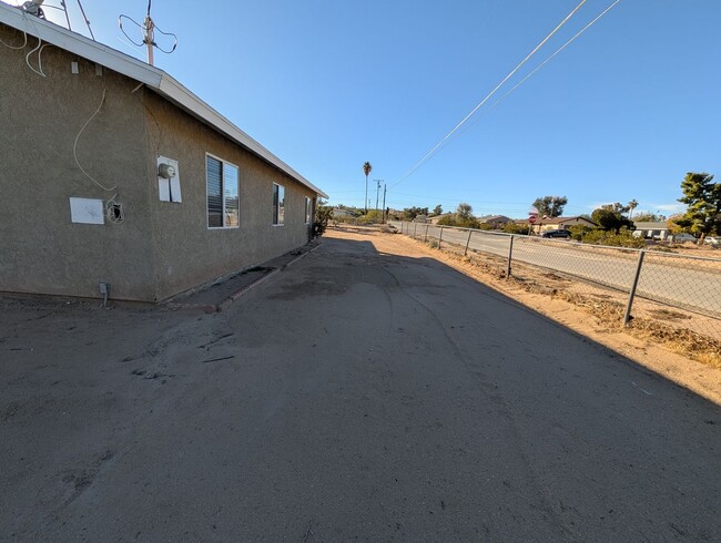 Building Photo - Perfect Family Home: 3-Bedroom, 2-Bath Gem