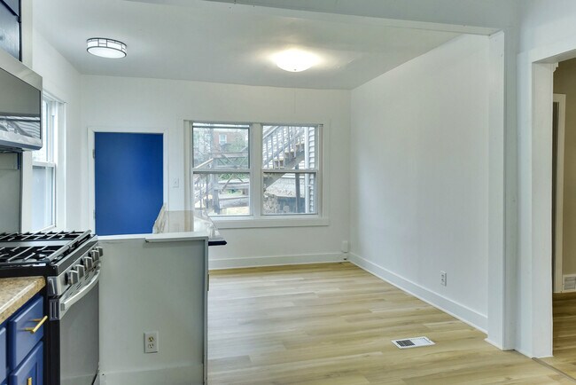 Building Photo - 830 S 50th St