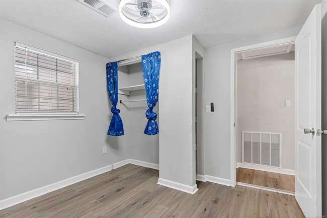 Building Photo - 1216 Old Rdg Rd E