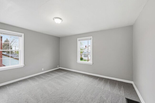 Building Photo - 737 E Mithoff St