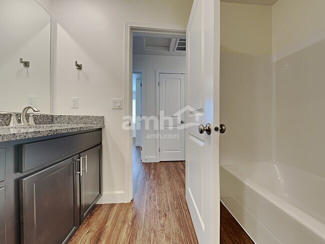Building Photo - 9228 Tigerlilly St