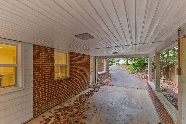 Building Photo - Discover this beautifully updated Colonial...
