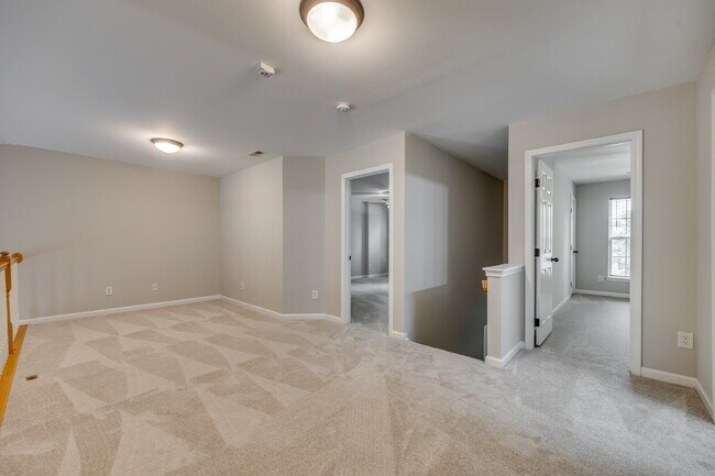 Building Photo - "Charming 3-Bedroom Retreat in Fort Mill -...