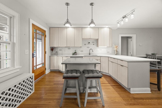 Building Photo - 2415 W Old State Rd