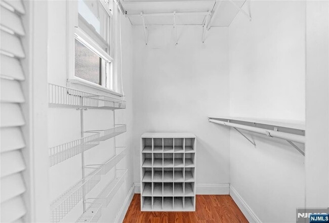 Building Photo - 25 Smith Ave