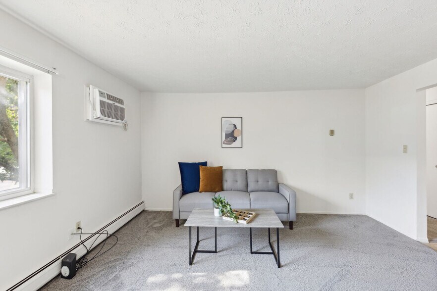Building Photo - 5556 Broadview Rd