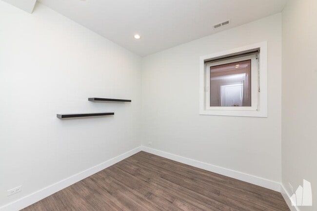 Building Photo - 3 bedroom in Chicago IL 60642