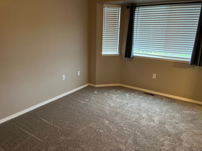 Master Bed - 3036 N Terrell Dr