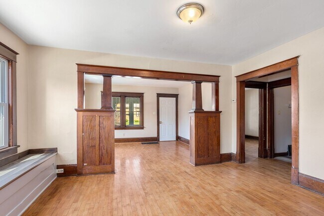 Building Photo - 209 Appleton St