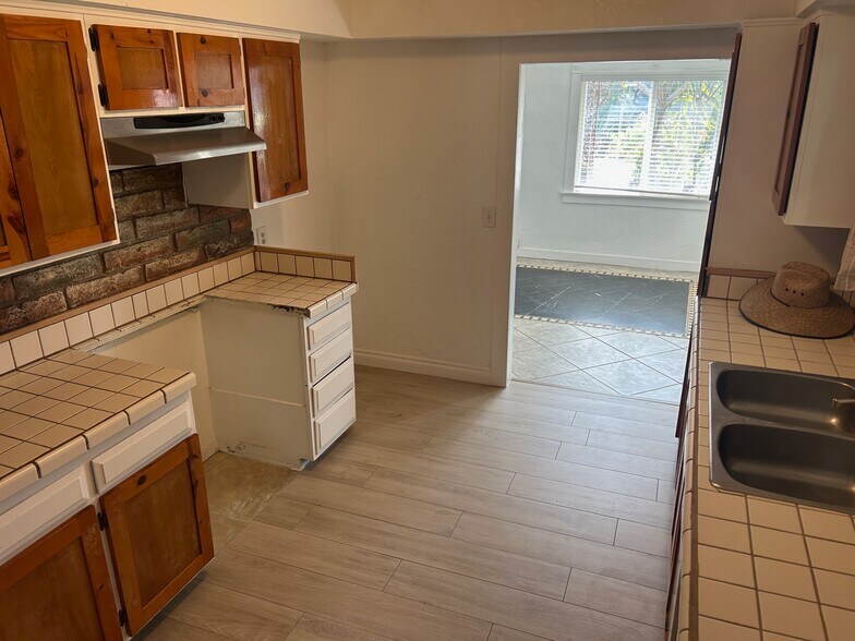 Building Photo - 5295 Cedar St
