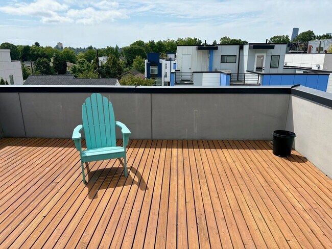 Building Photo - Leschi Townhome