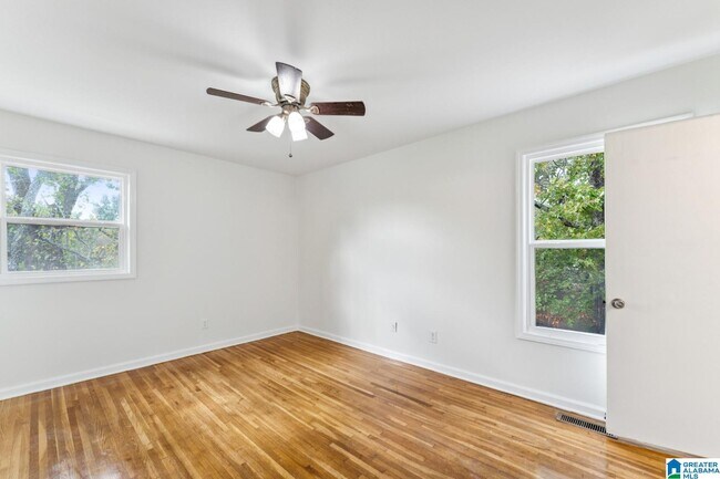 Building Photo - 1404 4th Pl NW