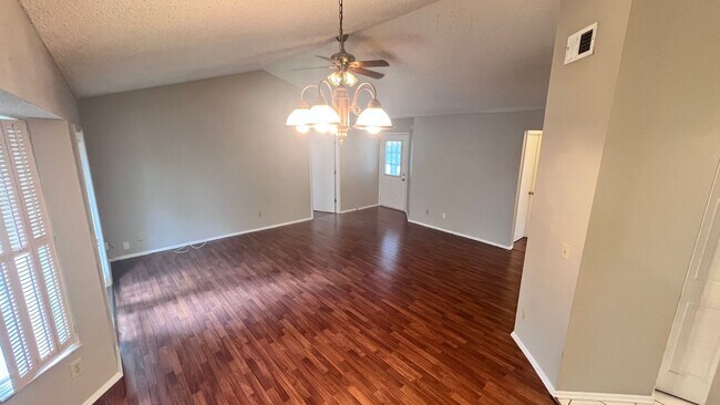 Building Photo - Beautiful 3/2 Home Located In Waterford La...