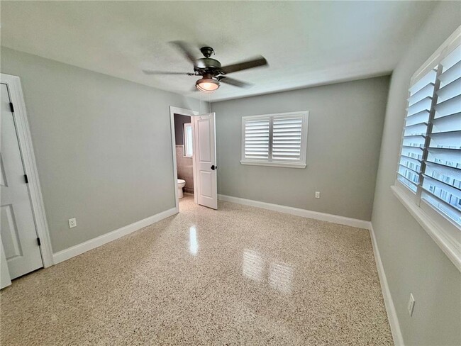 Building Photo - 17045 Dolphin Dr